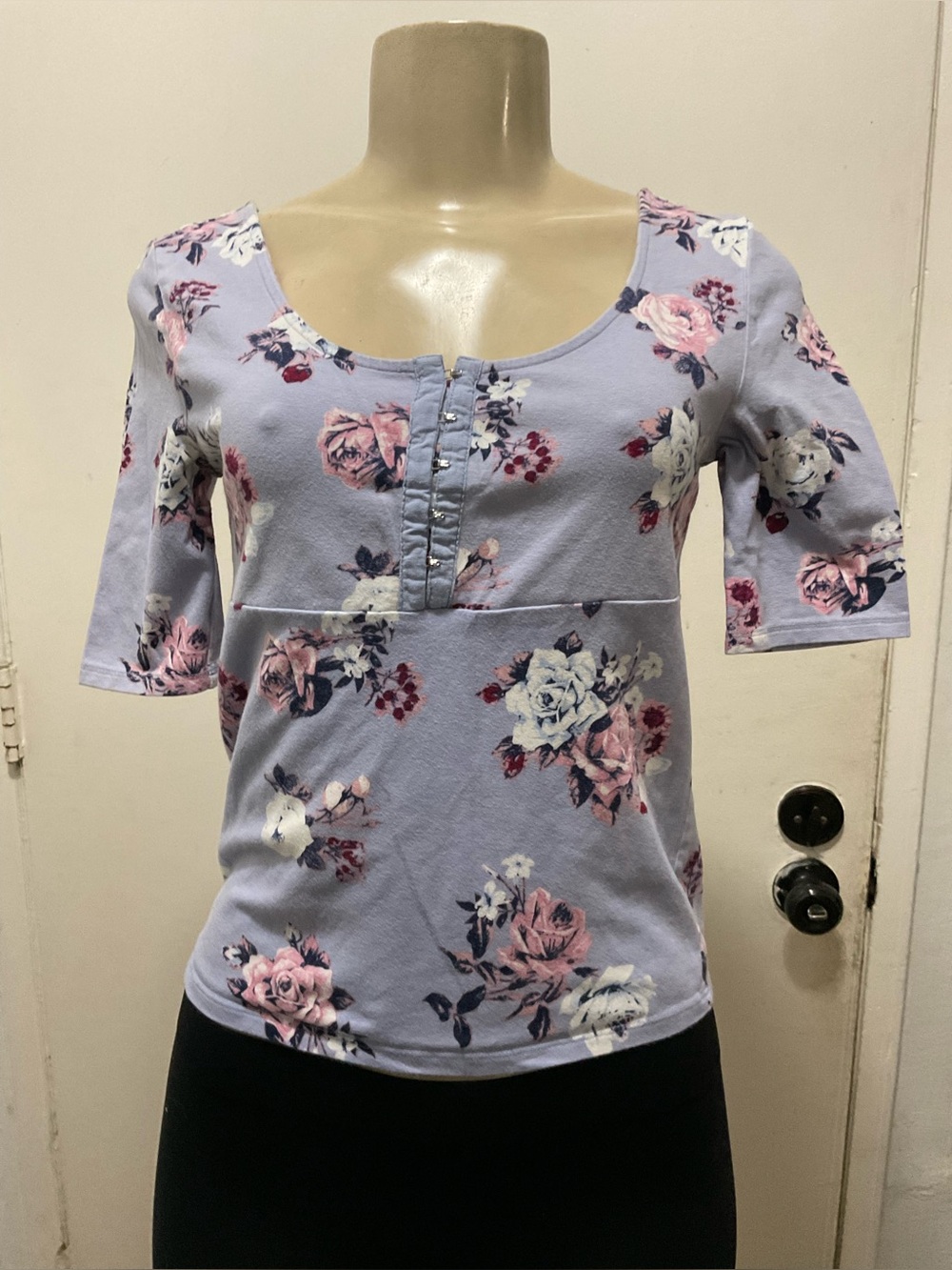 Arizona Jean Company Women's Floral Top - Lavender size M